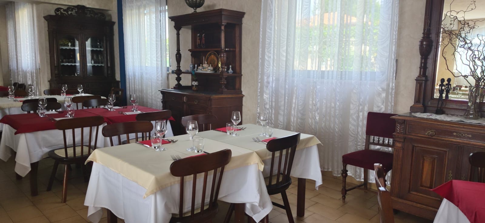 Angolo con mobili antichi della sala